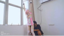 かわいい看護婦さん窒息ゲームを受ける
